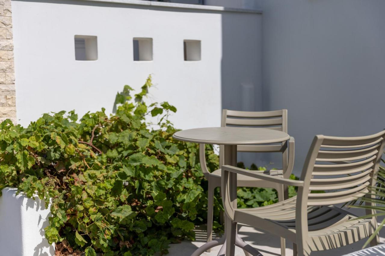 Ampelos Plaka Buitenkant foto